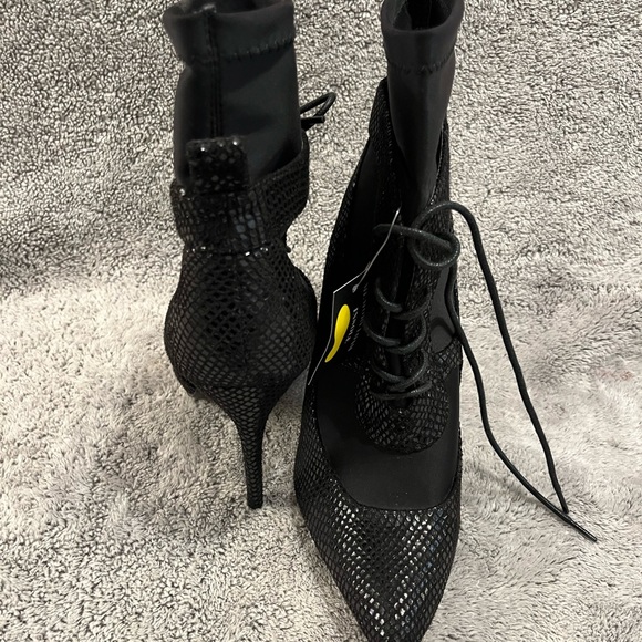 8.5 stiletto boots - Picture 2 of 3